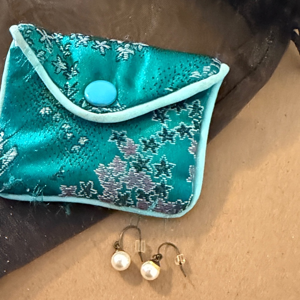 Vintage Teal Oriental Patterned Pouch with Pearl dangling Earrings